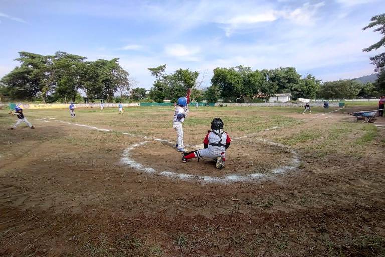 Peloteritos del Pelikanos se alistan para competir en la Copa del Pavo