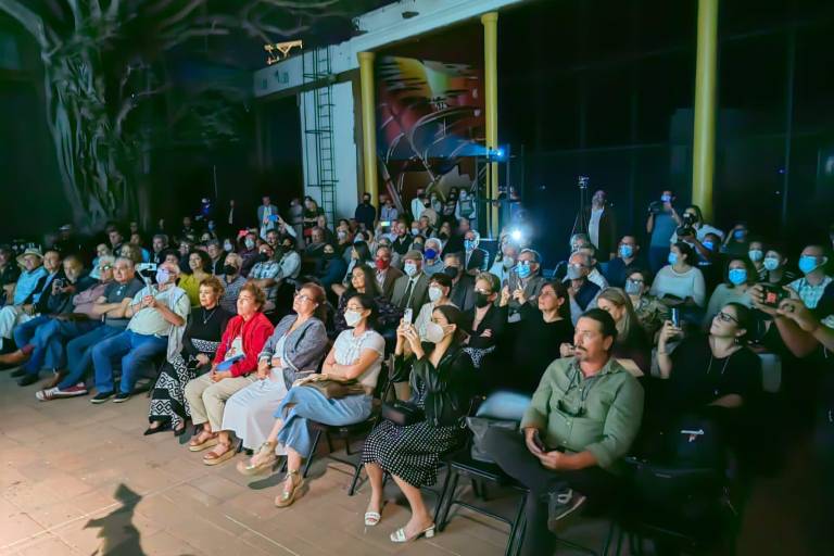 El cineasta Óscar Blancarte recibe emotivo homenaje