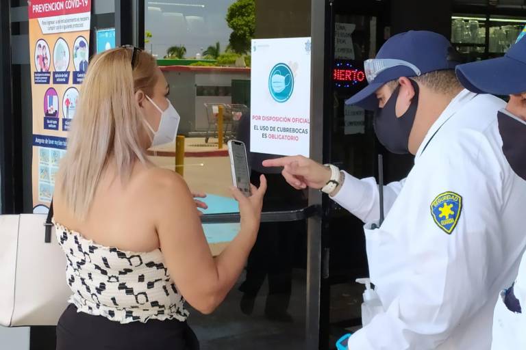 Comercios en Mazatlán piden el certificado de vacunación a ciudadanos; algunos se abstienen