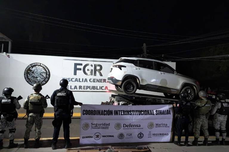 Autoridades federales detienen 9 civiles, catean 3 casas y aseguran 25 vehículos este martes en Sinaloa