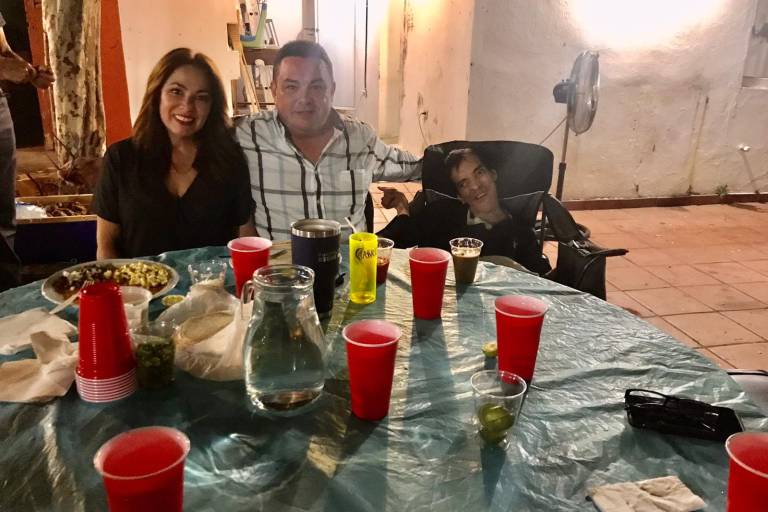 Festejan a Eduardo Niebla Álvarez con fiesta sorpresa