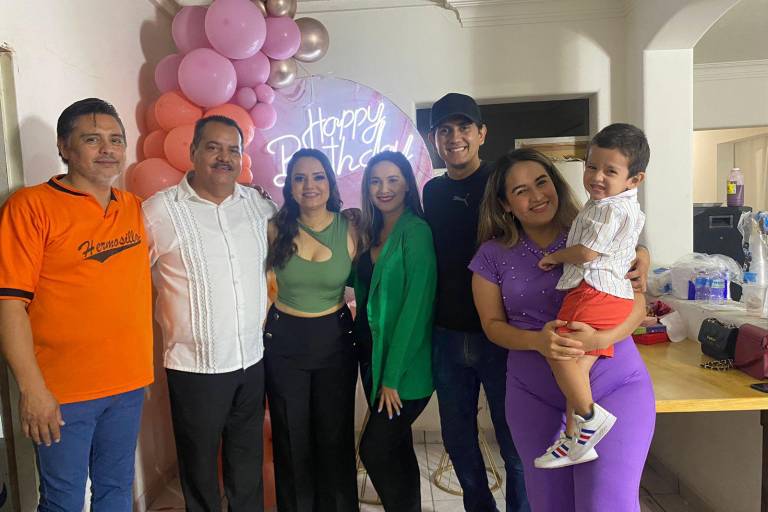 Celebran un año más de vida de Aurora Zazueta