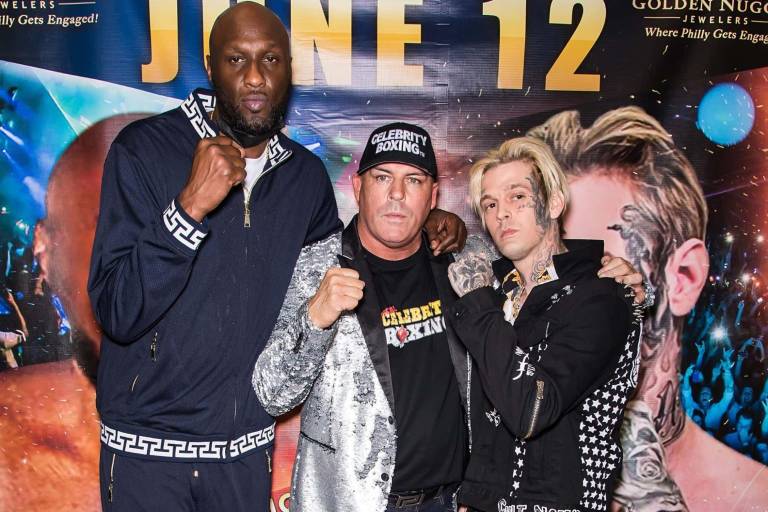Lamar Odom, ex Lakers, da tremenda paliza a Aaron Carter en surrealista pelea de box