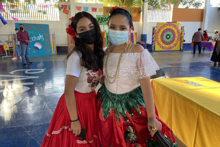 Conviven en la fiesta mexicana