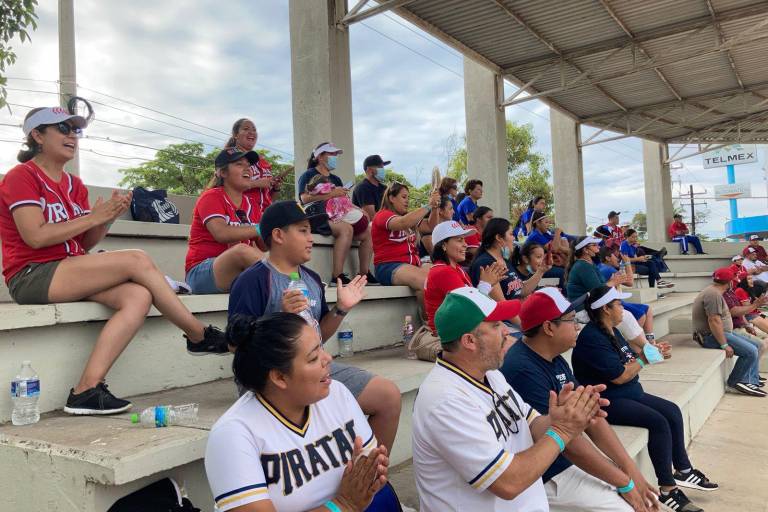Viajar por horas tiene su recompensa: familias disfrutan del Mazatlán Baseball Tournament 2021 y del puerto