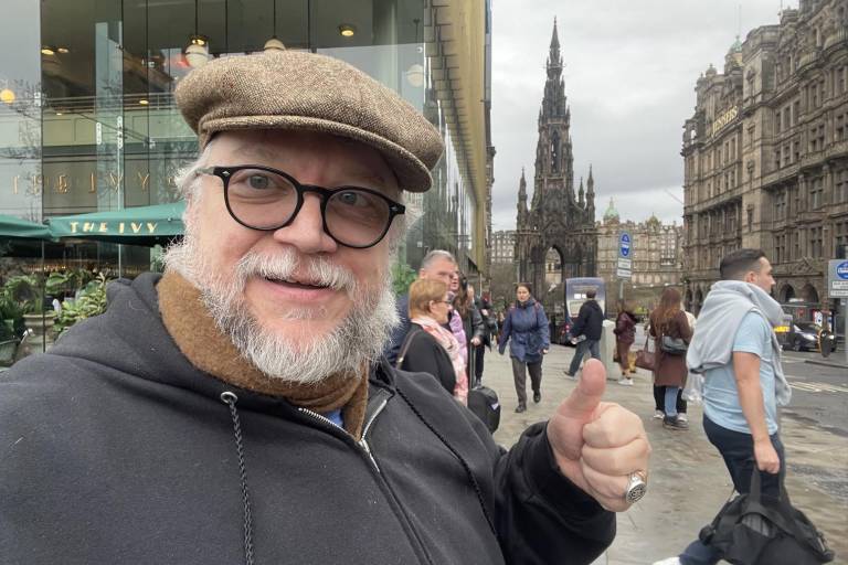 Guillermo del Toro explora locaciones en Edimburgo