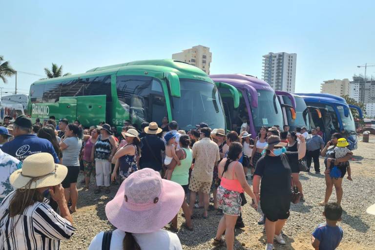 Turistas son estafados: llegan a Mazatlán y el hotel que pagaron no existe