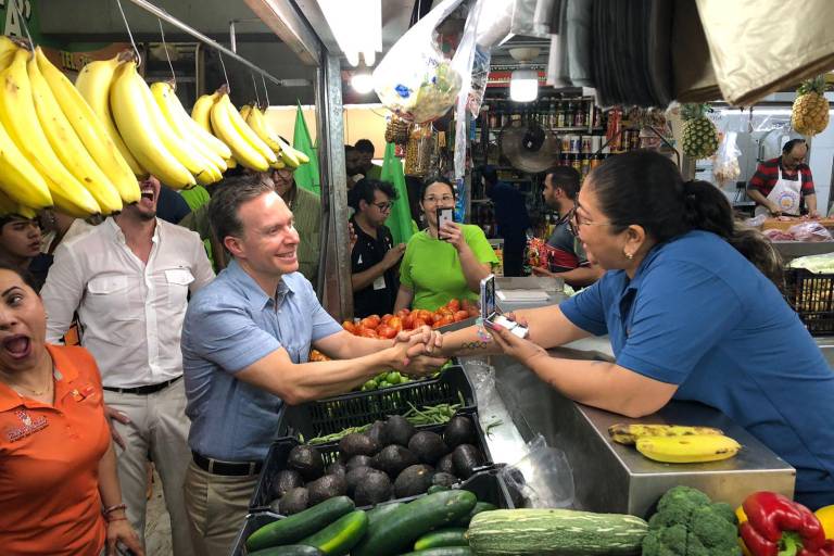Manuel Velasco termina gira por Culiacán con recorrido por el Garmendia