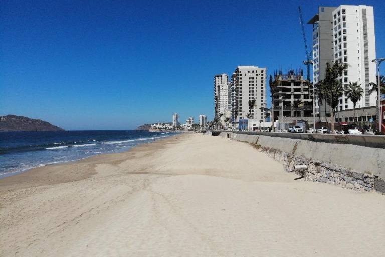 Pese a lluvias, mar de Mazatlán es apto para bañistas: Operadora de Playas