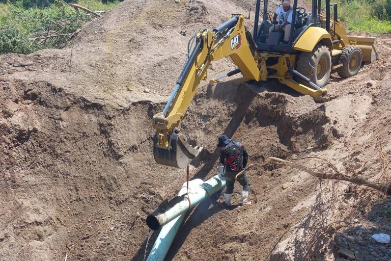 Sin descanso trabajó JUMAPAM para restablecer el suministro de agua en Villa Unión, el río se llevó la tubería