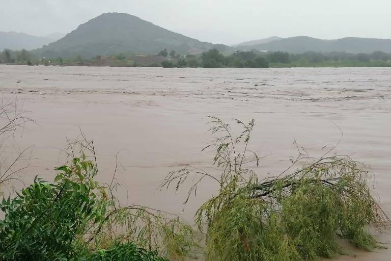Se registra creciente del río Baluarte en Rosario