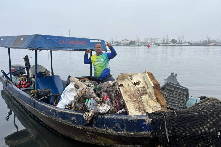 Limpia Pesca Azteca la ‘lsla Basura’; recolecta 835 kilos de desechos