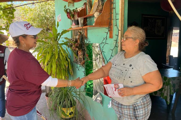 Recorre Olegaria Carrazco Casas Viejas y El Bolillo, en Elota