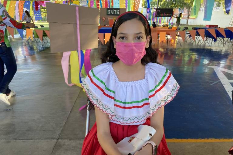 Conviven en la fiesta mexicana