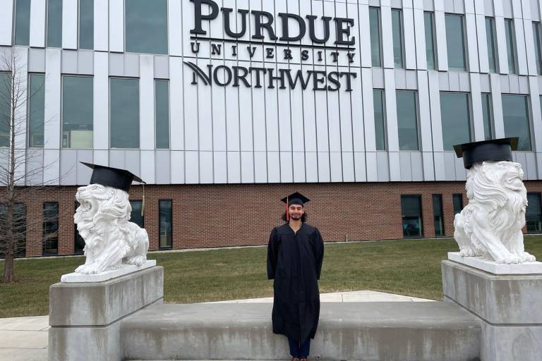 Recibe Eros Gabriel su título de Ingeniero Mecánico