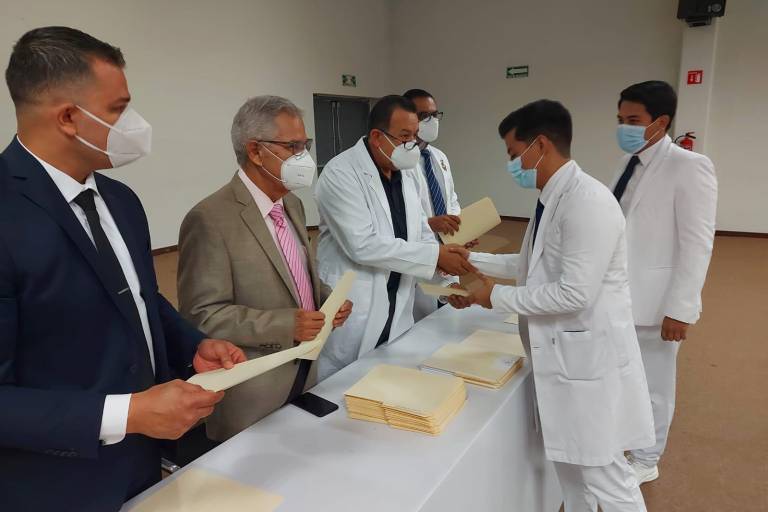 Se gradúa una nueva generación de médicos internos del HGC