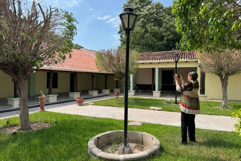María Elena Leal visita el museo Lola Beltrán, en Rosario, que se encuentra en rehabilitación