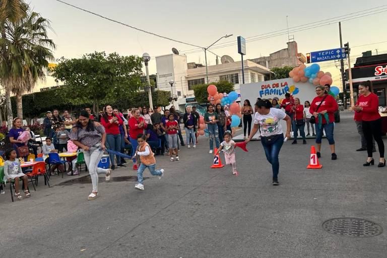 Celebran el Día de la Familia en Escuinapa