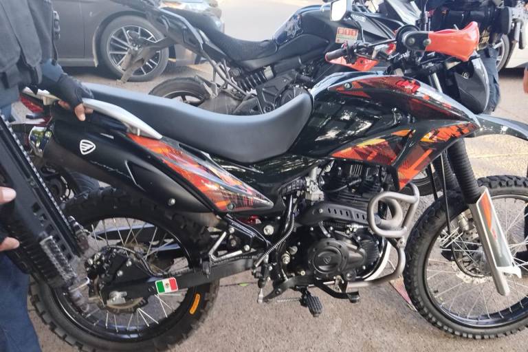 Hallan motocicleta estacionada con reporte de robo en Culiacán