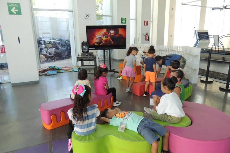 Conviven niños y niñas entre la ciencia y la diversión