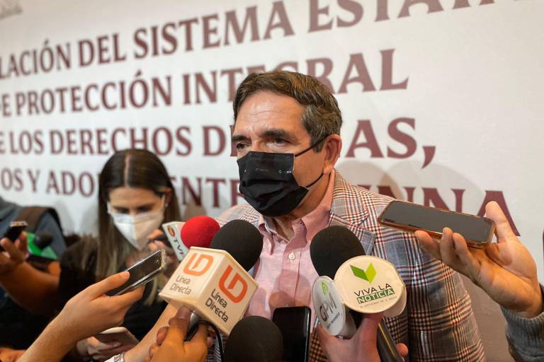 Salud informa que persona que trabaja en el extranjero da positivo a Covid en Sinaloa; investiga variante