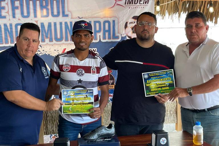 Premian a Jugador del Mes en Liga Superveteranos