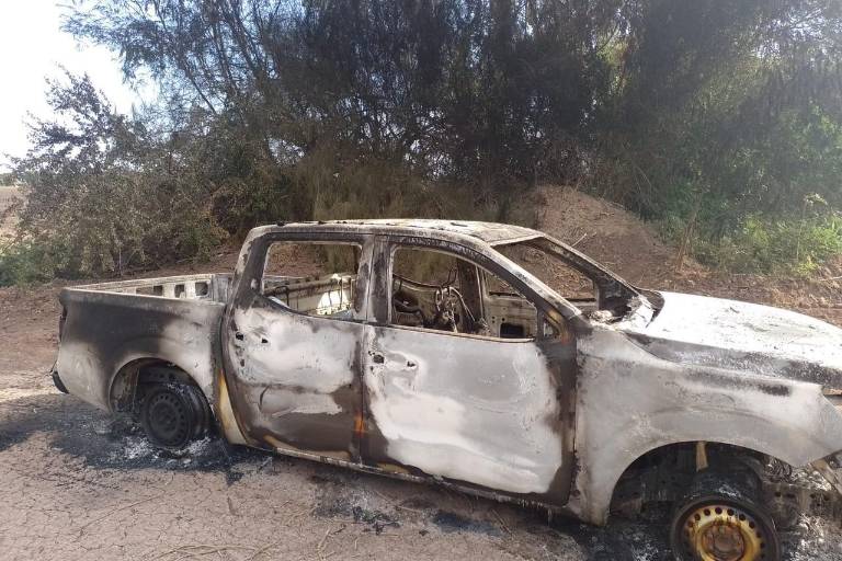 Hallan cuerpo dentro de camioneta calcinada en San Pedro, Navolato