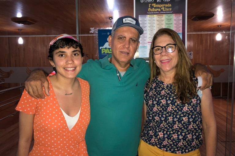 ‘Vuelan’ los negros pájaros del adiós en el Teatro Socorro Astol