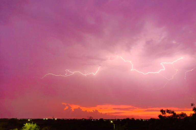 Registra Culiacán lluvia con actividad eléctrica este jueves