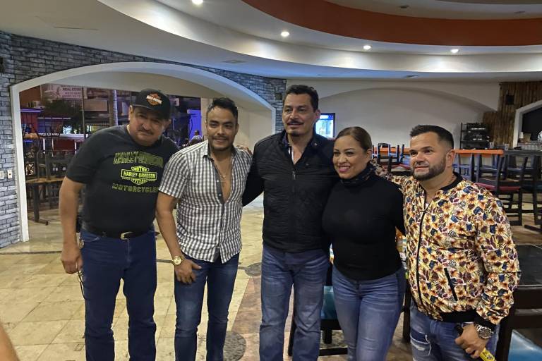 Visita José Manuel Figueroa Mazatlán para grabar unos temas musicales