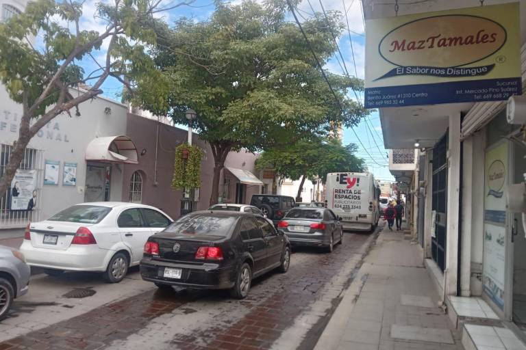 Transporte turístico incrementa congestionamiento vial en el Centro de Mazatlán