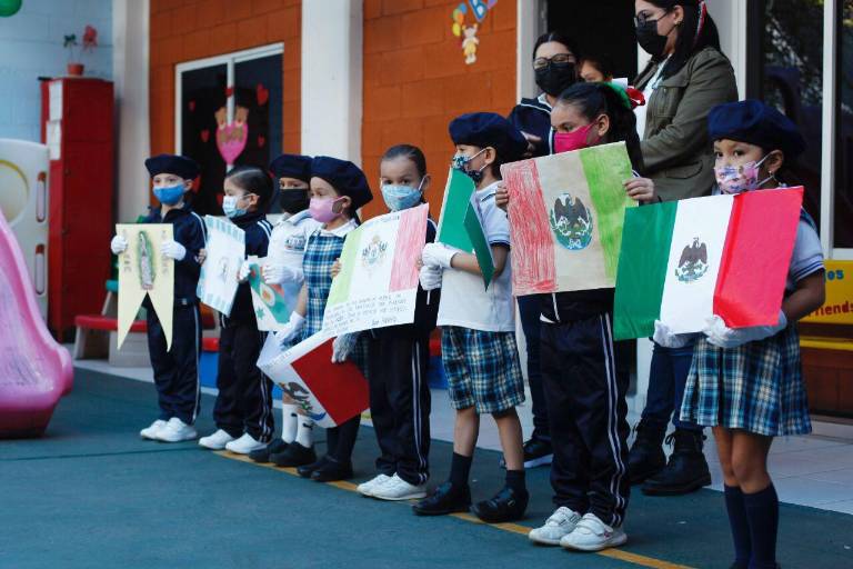 Celebran el Día de la Bandera en el Colegio Niños Héroes