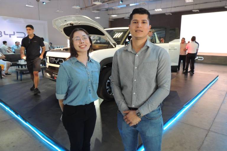 Disfrutan la conducción de la nueva pickup BYD Shark