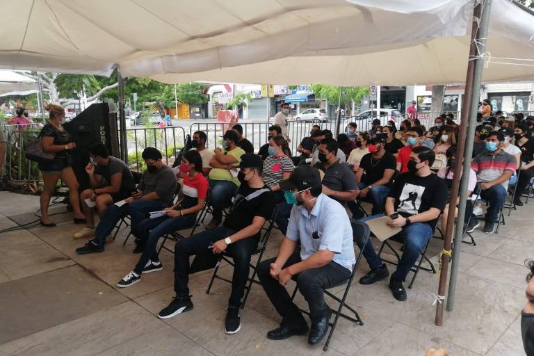 Transcurre tranquilo segundo día de vacunación en el Polideportivo Juan S. Millán, de Culiacán