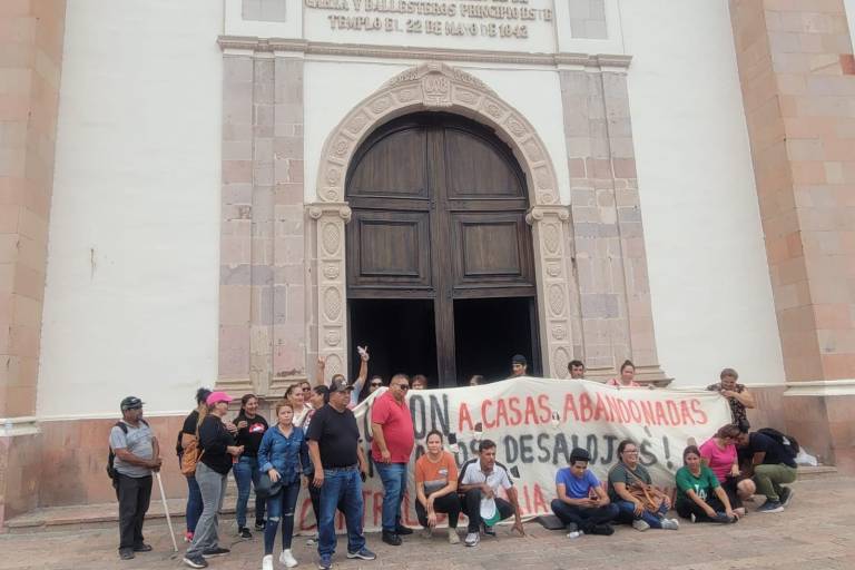Llevan hasta la Catedral de Culiacán protesta por problemas de vivienda