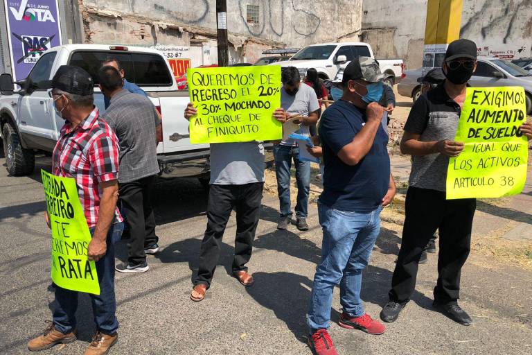 Policías jubilados vuelven a manifestarse; acusan a Estrada Ferreiro de operar en su contra