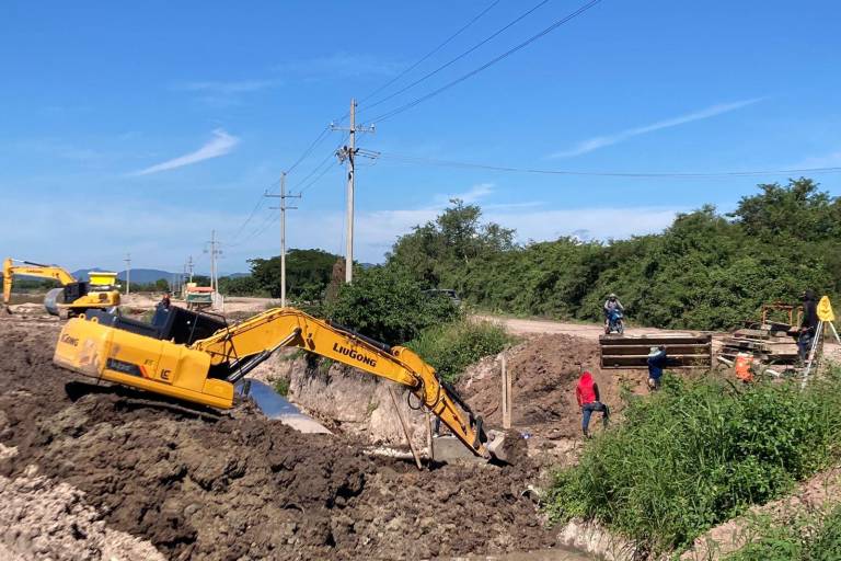 Introducción de tubería de canales de riego deja sin agua a Escuinapa por 5 días