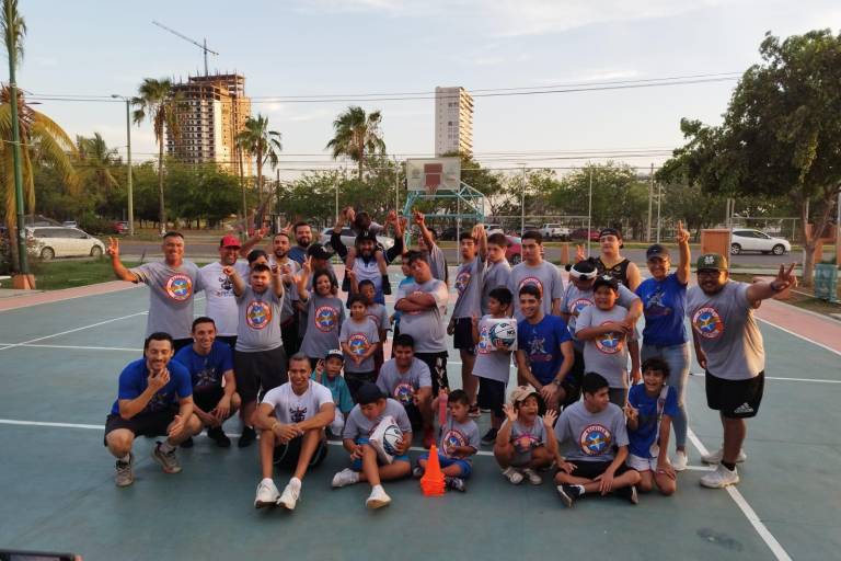 Piratas Basketball estrecha lazos de amistad con Súper Héroes Mazatlán