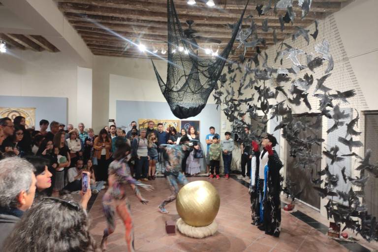 Con danza y música, exponen artistas visuales ‘El Vacío’