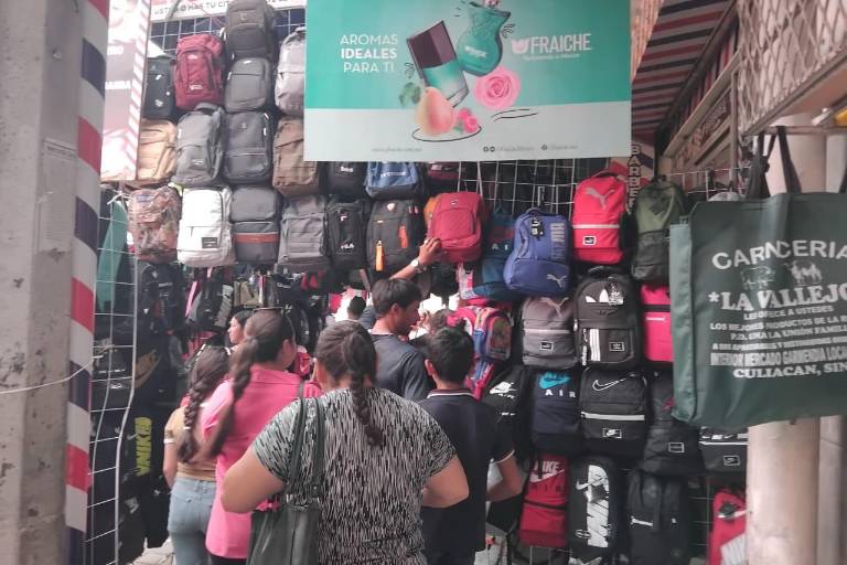 Reportan locatarios del Centro de Culiacán punto más alto en ventas a dos días del retorno a clases