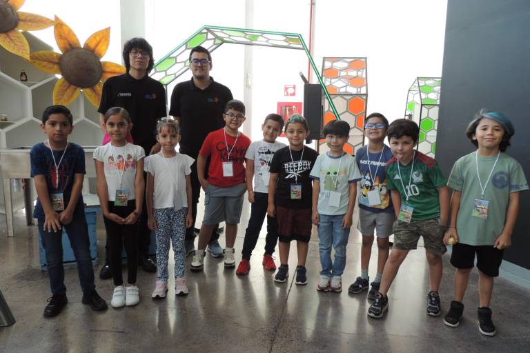 Conviven niños y niñas entre la ciencia y la diversión