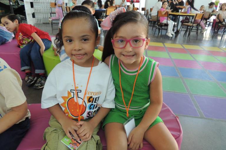 Conviven niños y niñas entre la ciencia y la diversión