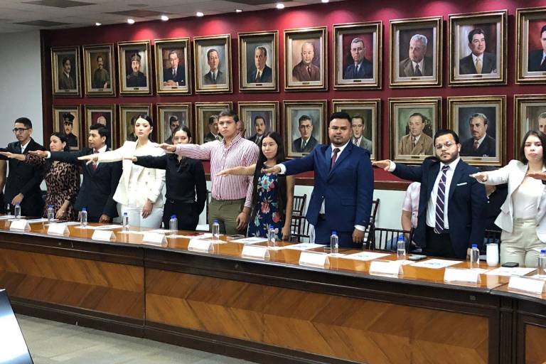 Rinden protesta 19 jóvenes que vigilarán las políticas públicas para la juventud en Sinaloa