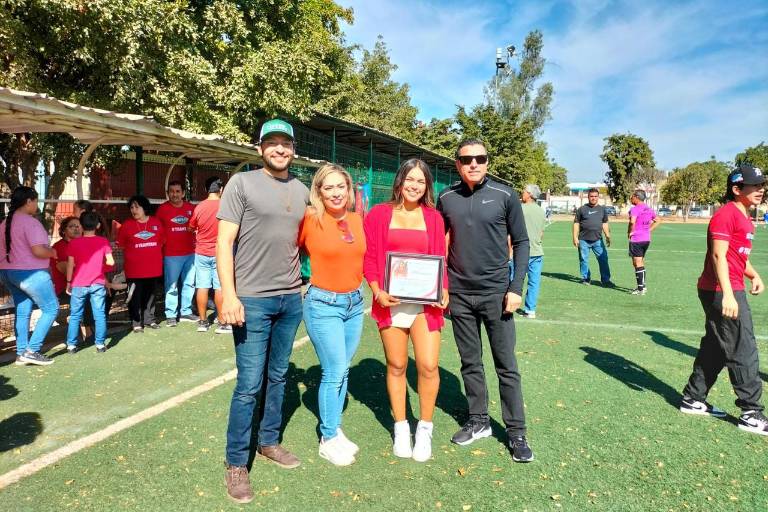 Reconocen a Yamileth Escárcega por su participación en Exatlón México