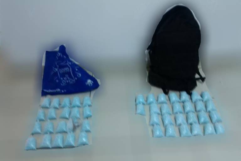 Detienen en Culiacán a un hombre y a una mujer con 46 bolsitas con pastillas, al parecer fentanilo