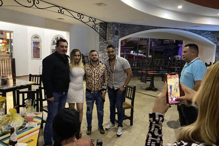 Visita José Manuel Figueroa Mazatlán para grabar unos temas musicales