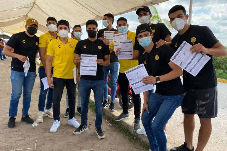 Deportistas e influencers invitan a jóvenes a vacunarse contra el Covid-19 en Sinaloa