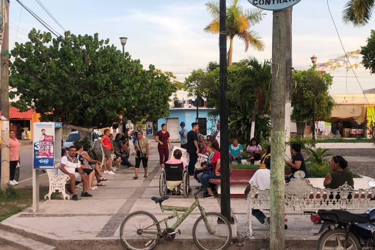 Atiende CFE a vecinos del valle de Escuinapa tras denuncias de apagones