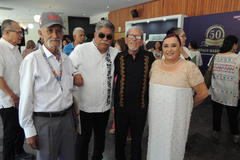 Celebran familia y amigos la trayectoria de Santiago Ibarra