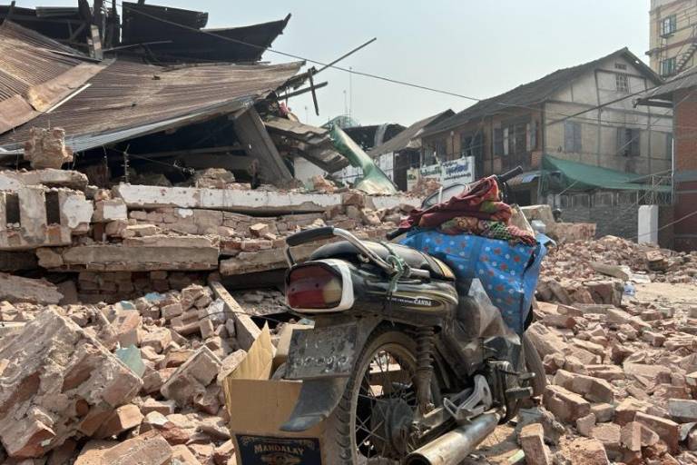 Asciende a 1,700 el número de muertos por terremoto en Myanmar